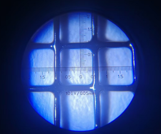 Fine epoxy-coated meshes