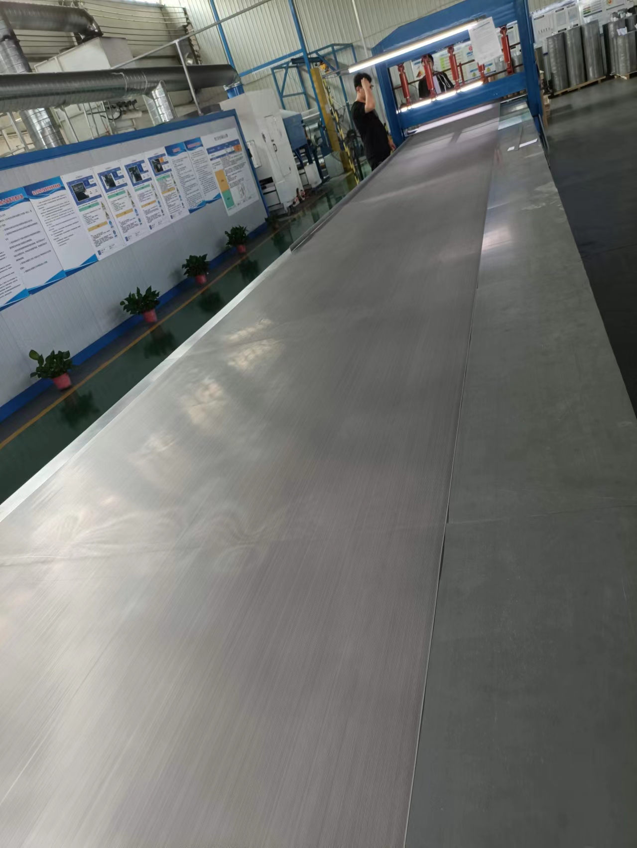 Jiushen(JS) Weaves the Best Quality of Aluminum Screens in China