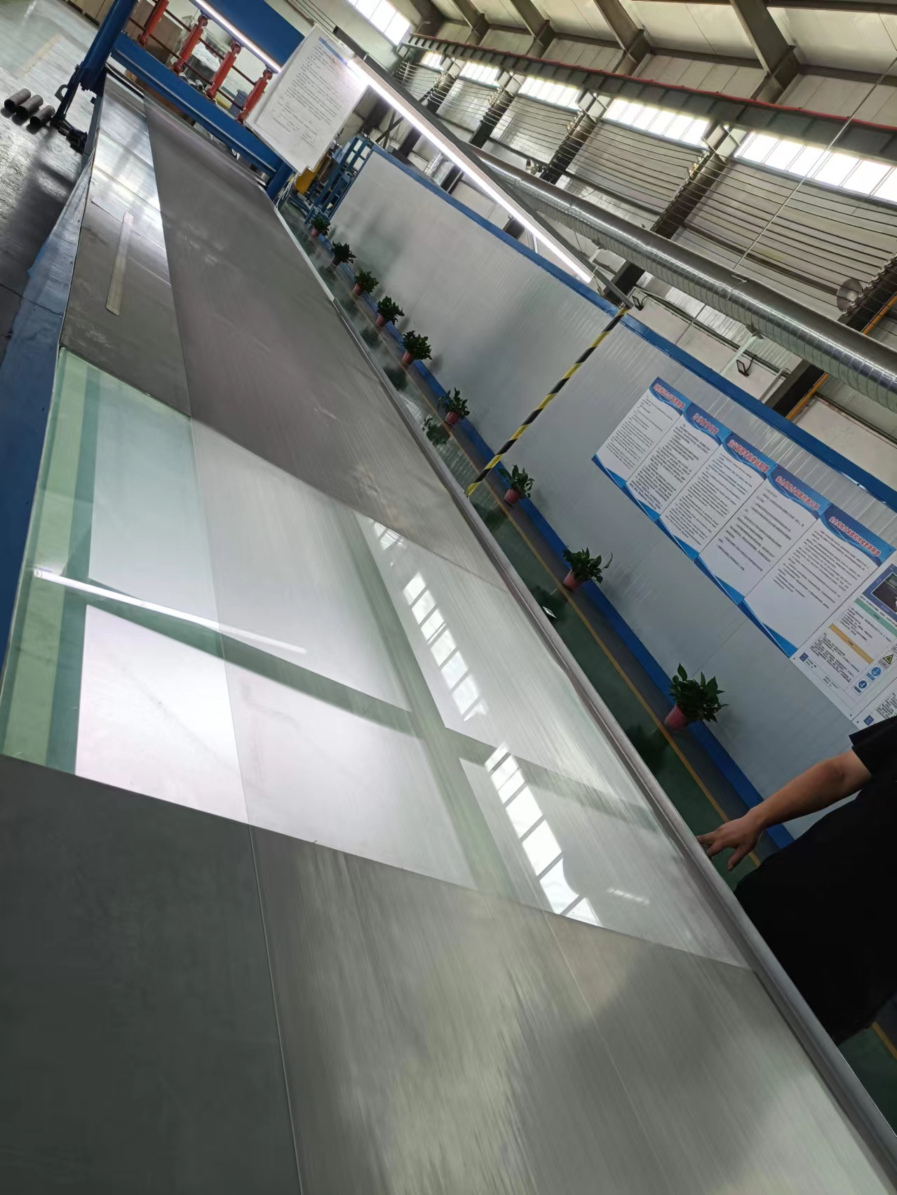 Jiushen(JS) Weaves the Best Quality of Aluminum Screens in China